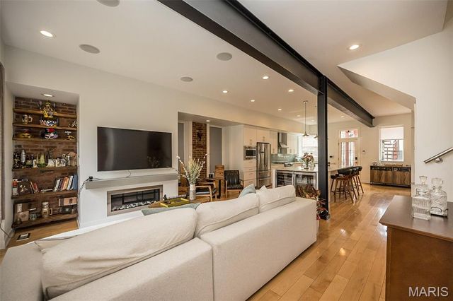 4424 Laclede Avenue, St Louis, MO 63108