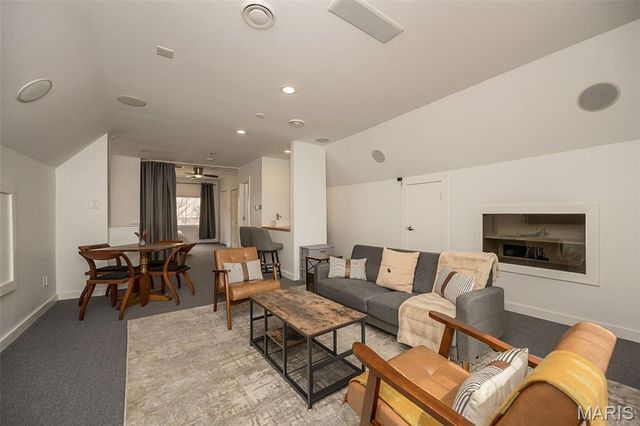 4424 Laclede Avenue, St Louis, MO 63108