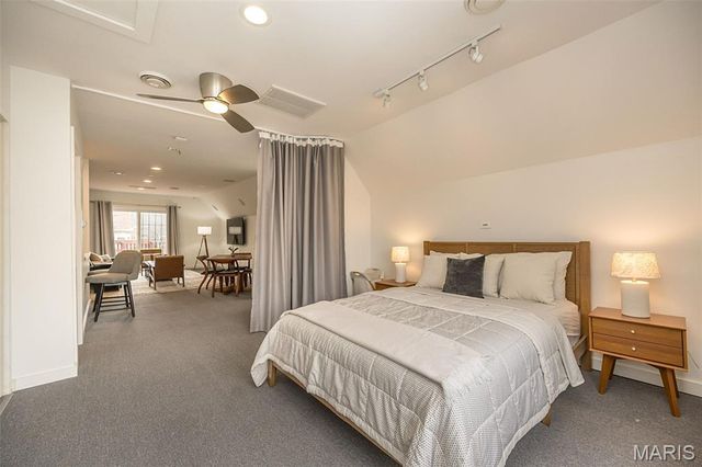 4424 Laclede Avenue, St Louis, MO 63108