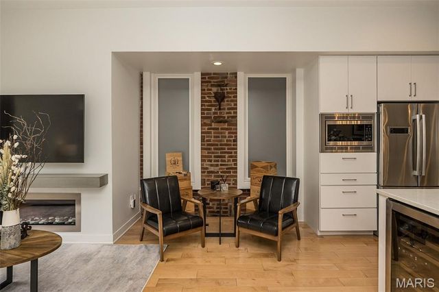 4424 Laclede Avenue, St Louis, MO 63108