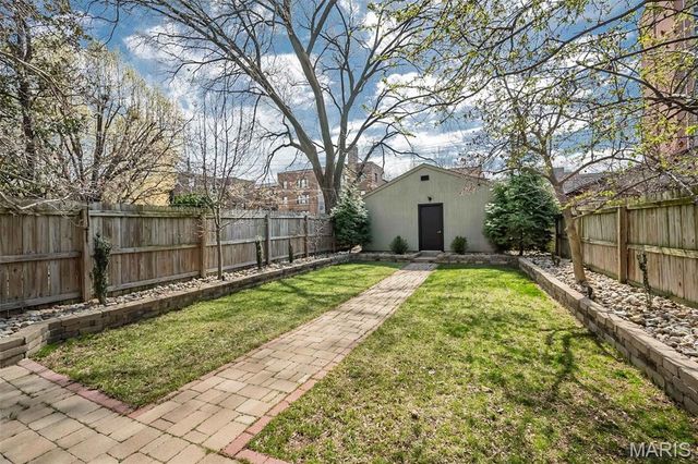 4424 Laclede Avenue, St Louis, MO 63108