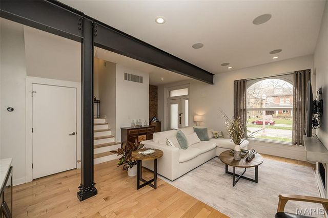 4424 Laclede Avenue, St Louis, MO 63108