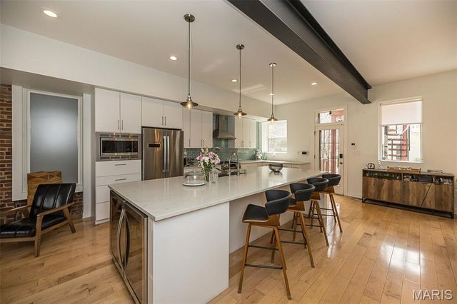 4424 Laclede Avenue, St Louis, MO 63108