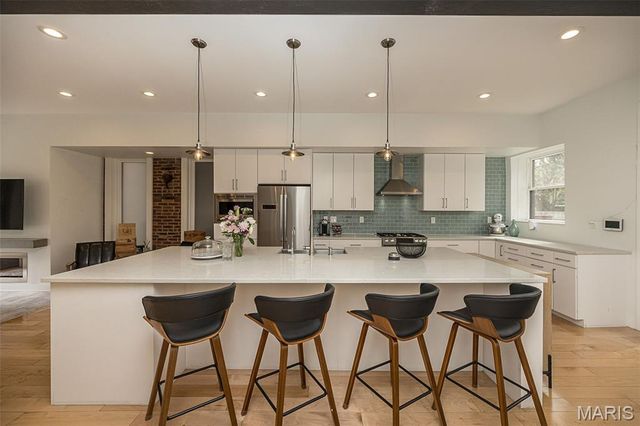 4424 Laclede Avenue, St Louis, MO 63108