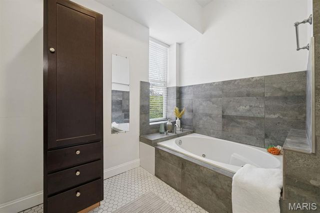 2241 Shenandoah Avenue, St Louis, MO 63104