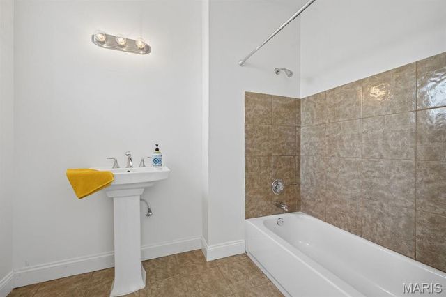 2241 Shenandoah Avenue, St Louis, MO 63104