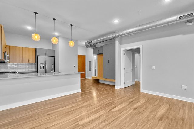 450 SW 7th Street 307, Des Moines, IA 50309
