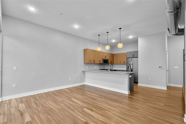 450 SW 7th Street 307, Des Moines, IA 50309