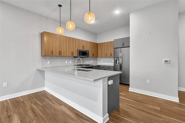 450 SW 7th Street 307, Des Moines, IA 50309