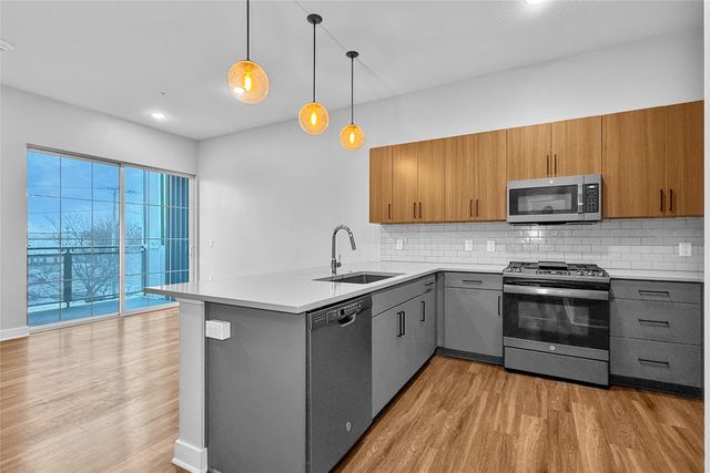 450 SW 7th Street 307, Des Moines, IA 50309