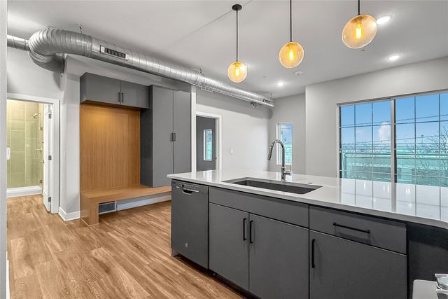 450 SW 7th Street 307, Des Moines, IA 50309