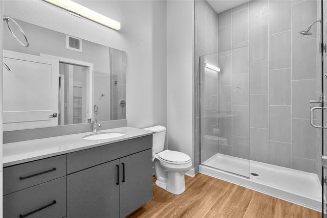 450 SW 7th Street 307, Des Moines, IA 50309