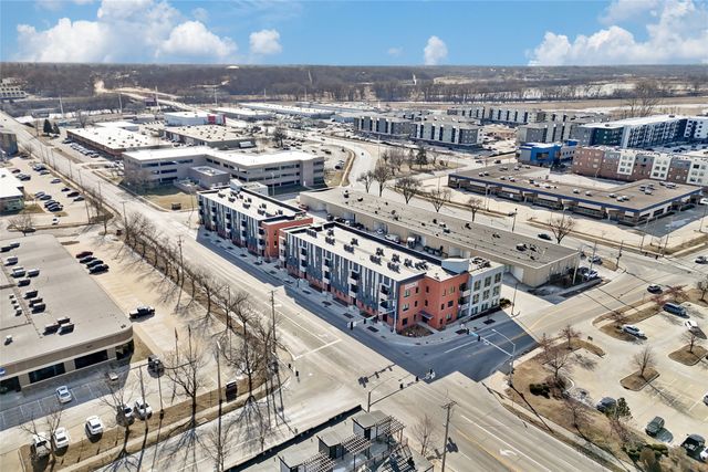 450 SW 7th Street 307, Des Moines, IA 50309