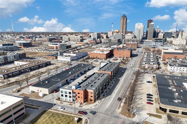 450 SW 7th Street 307, Des Moines, IA 50309