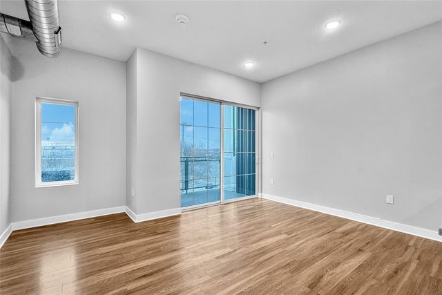 450 SW 7th Street 307, Des Moines, IA 50309