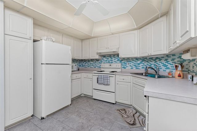 207 RUBENS DRIVE G, Nokomis, FL 34275
