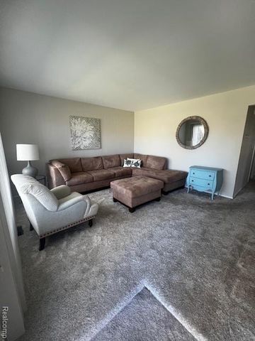 5918 N Lafayette Avenue, Dearborn Heights, MI 48127