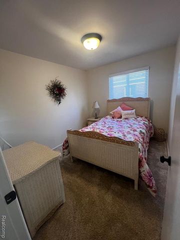 5918 N Lafayette Avenue, Dearborn Heights, MI 48127