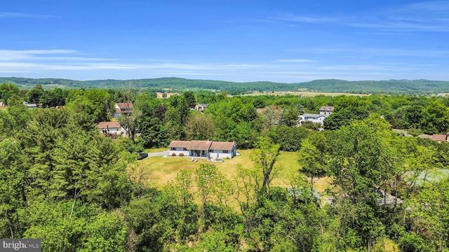 97 BERTOLET MILL RD, Oley, PA 19547