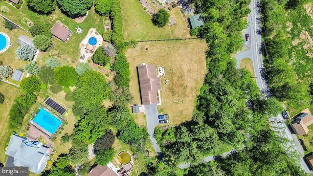 97 BERTOLET MILL RD, Oley, PA 19547