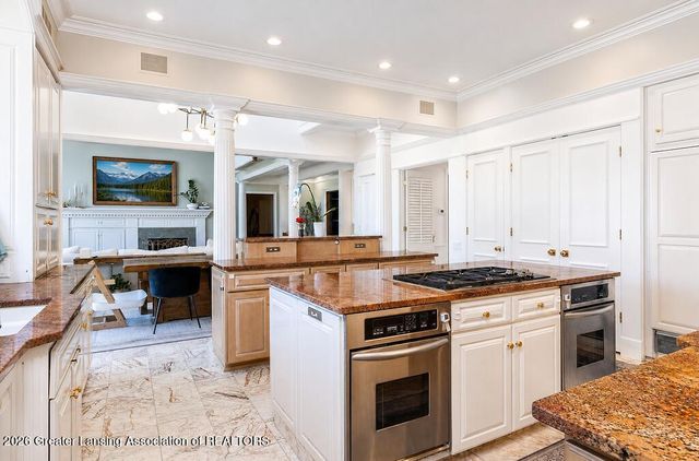 6401 Pine Hollow Drive, East Lansing, MI 48823
