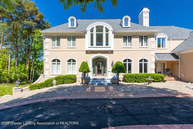6401 Pine Hollow Drive, East Lansing, MI 48823