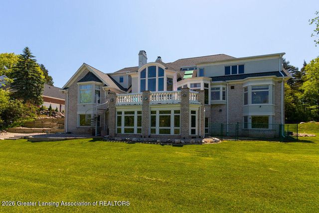6401 Pine Hollow Drive, East Lansing, MI 48823