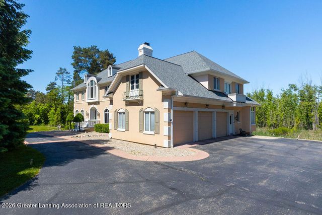 6401 Pine Hollow Drive, East Lansing, MI 48823