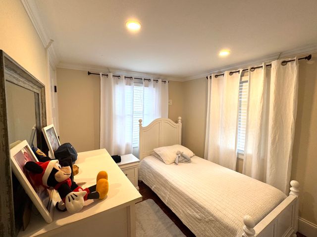 73 Kings Way, Hyannis, MA 02601