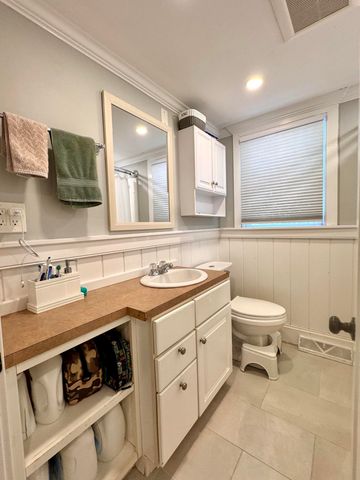 73 Kings Way, Hyannis, MA 02601