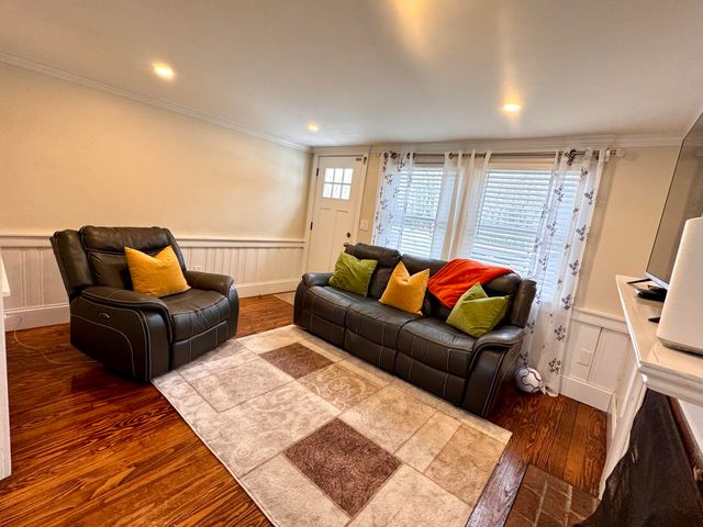 73 Kings Way, Hyannis, MA 02601