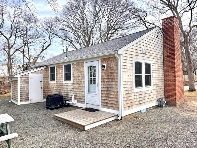 73 Kings Way, Hyannis, MA 02601