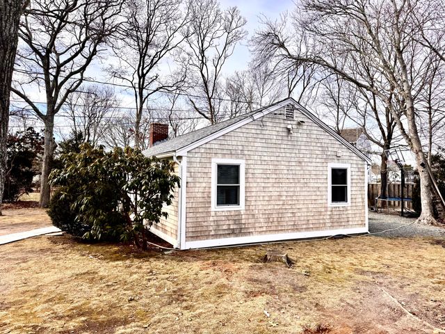 73 Kings Way, Hyannis, MA 02601