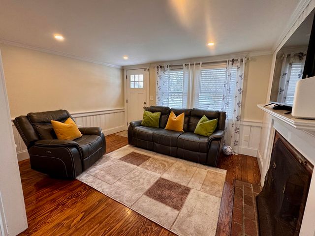 73 Kings Way, Hyannis, MA 02601