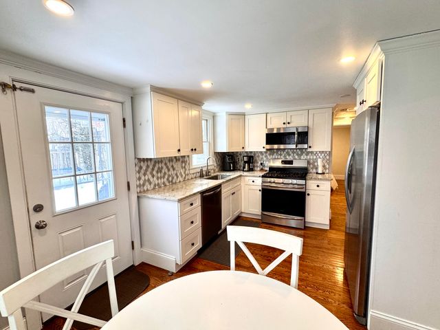 73 Kings Way, Hyannis, MA 02601