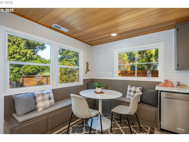 2015 EASTWOOD Ln, Eugene, OR 97401