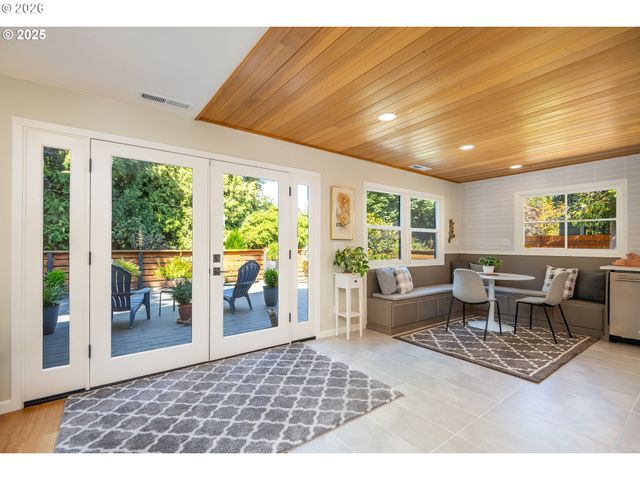 2015 EASTWOOD Ln, Eugene, OR 97401