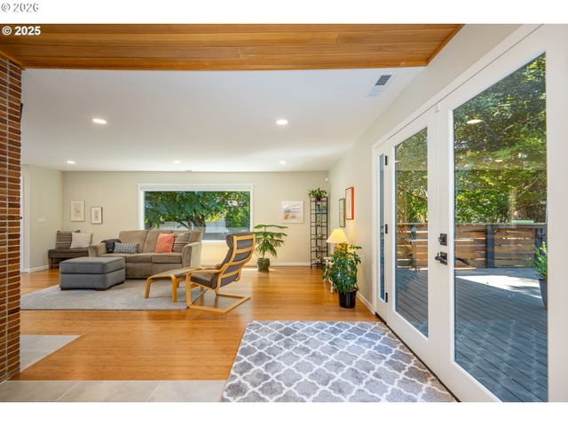 2015 EASTWOOD Ln, Eugene, OR 97401