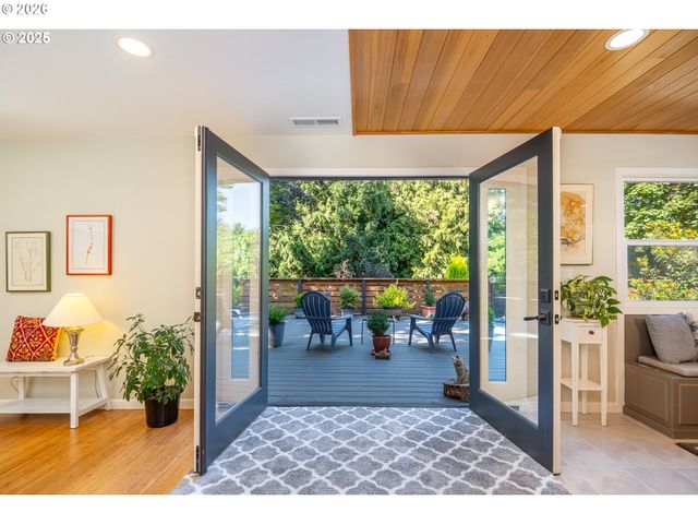 2015 EASTWOOD Ln, Eugene, OR 97401