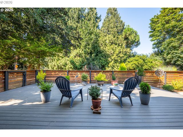 2015 EASTWOOD Ln, Eugene, OR 97401