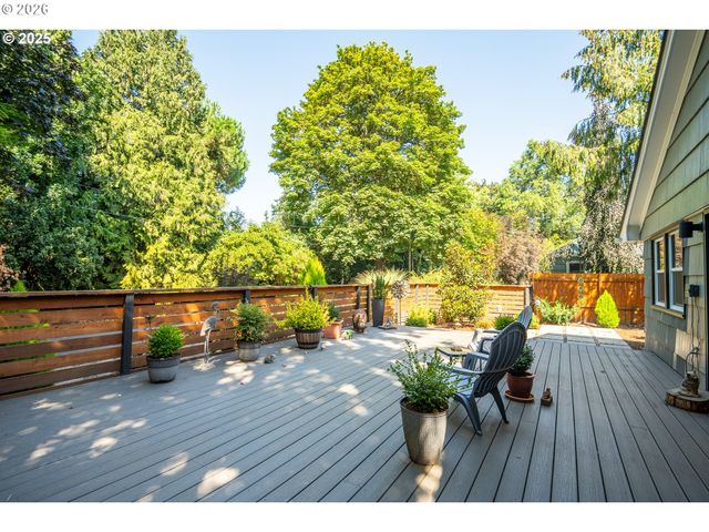 2015 EASTWOOD Ln, Eugene, OR 97401