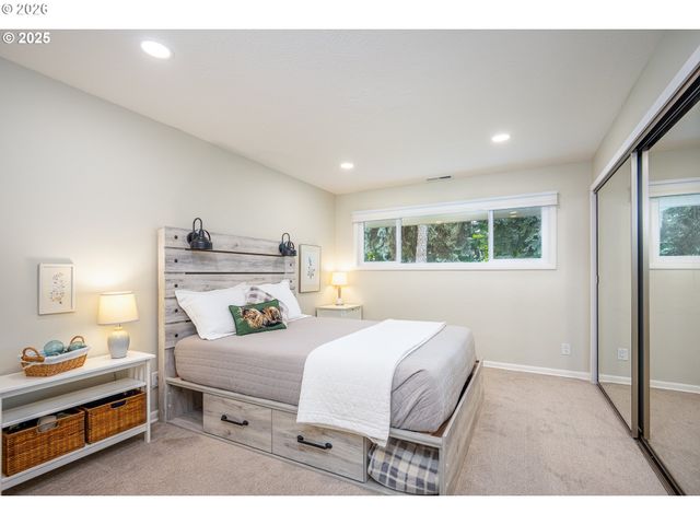 2015 EASTWOOD Ln, Eugene, OR 97401