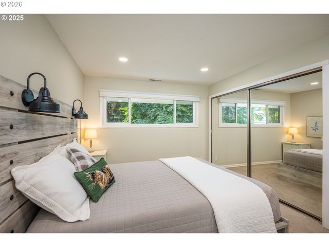 2015 EASTWOOD Ln, Eugene, OR 97401