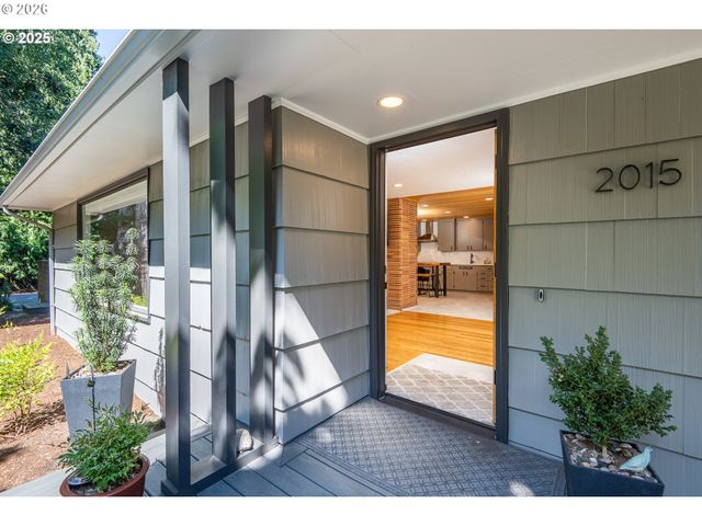 2015 EASTWOOD Ln, Eugene, OR 97401