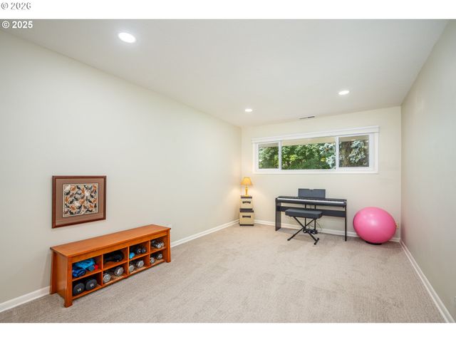 2015 EASTWOOD Ln, Eugene, OR 97401