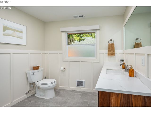 2015 EASTWOOD Ln, Eugene, OR 97401