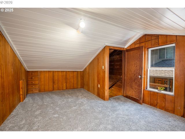 2015 EASTWOOD Ln, Eugene, OR 97401