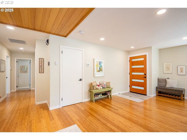 2015 EASTWOOD Ln, Eugene, OR 97401