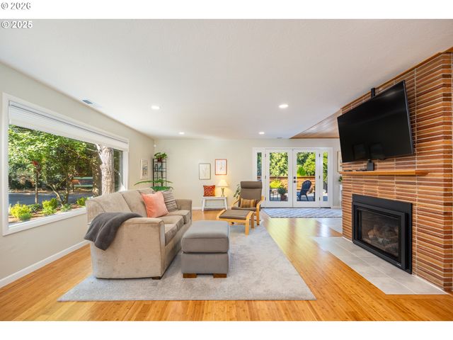 2015 EASTWOOD Ln, Eugene, OR 97401