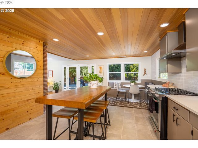 2015 EASTWOOD Ln, Eugene, OR 97401